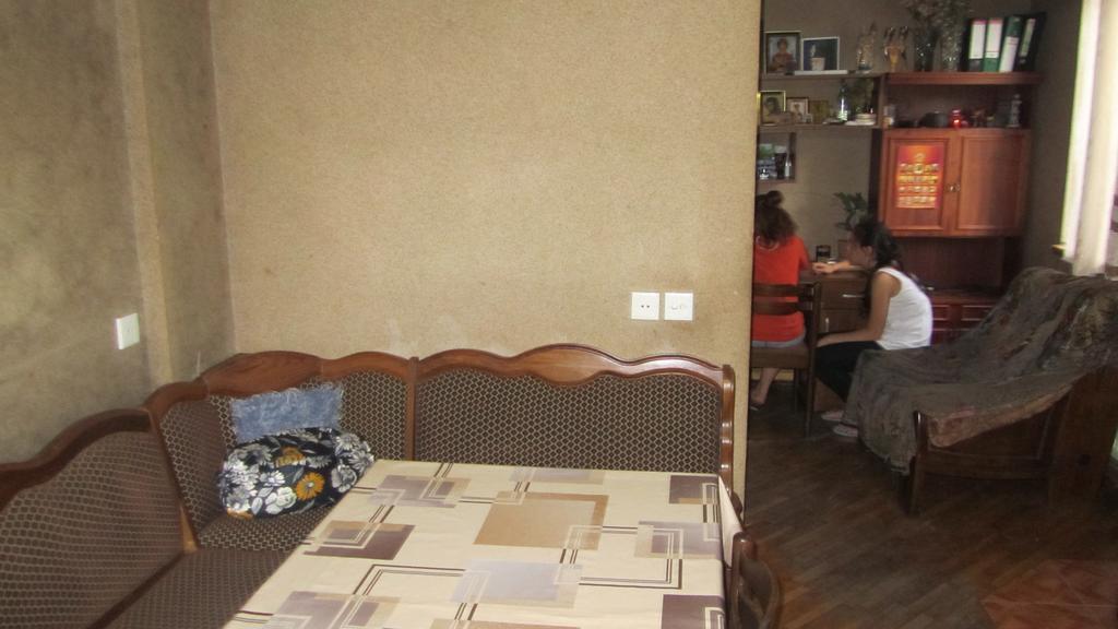 Suliko Guest House Batumi Quarto foto