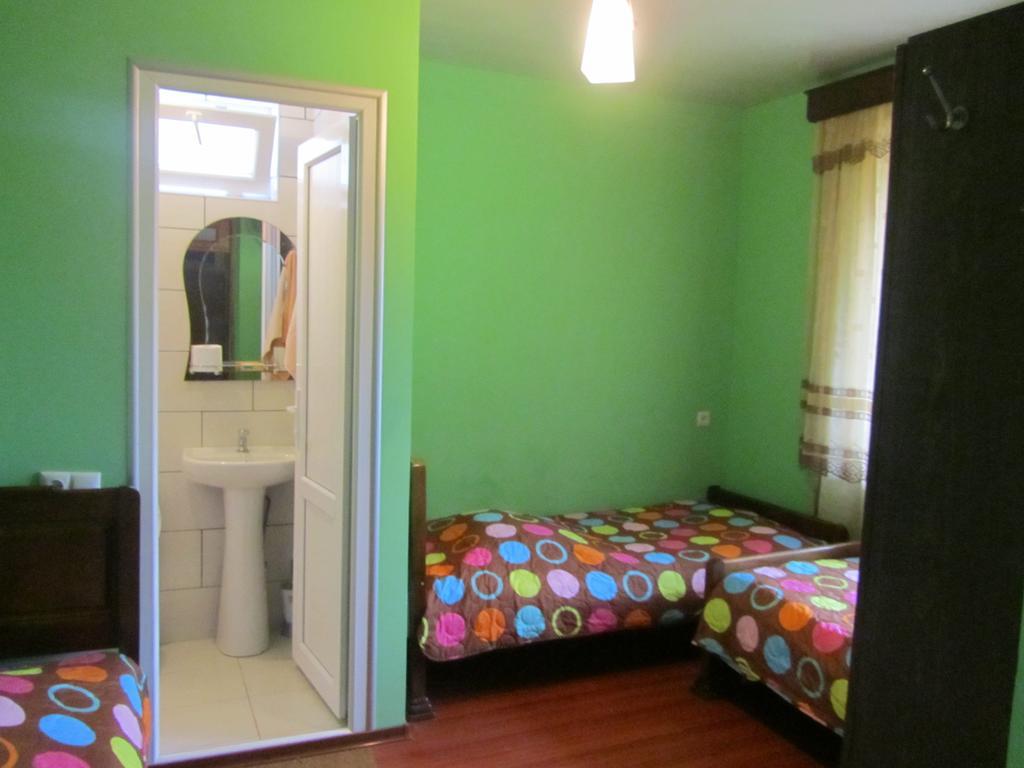 Suliko Guest House Batumi Quarto foto